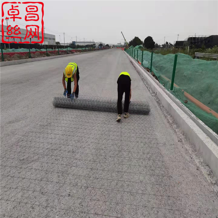 汉中路面加筋网是一种用于沥青面层结构性加筋的金属网材料